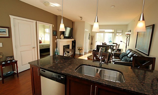 402-2330-shaughnessy-street-port-coquitlam-6984_262019194-1450069-2_lightbox.jpg
