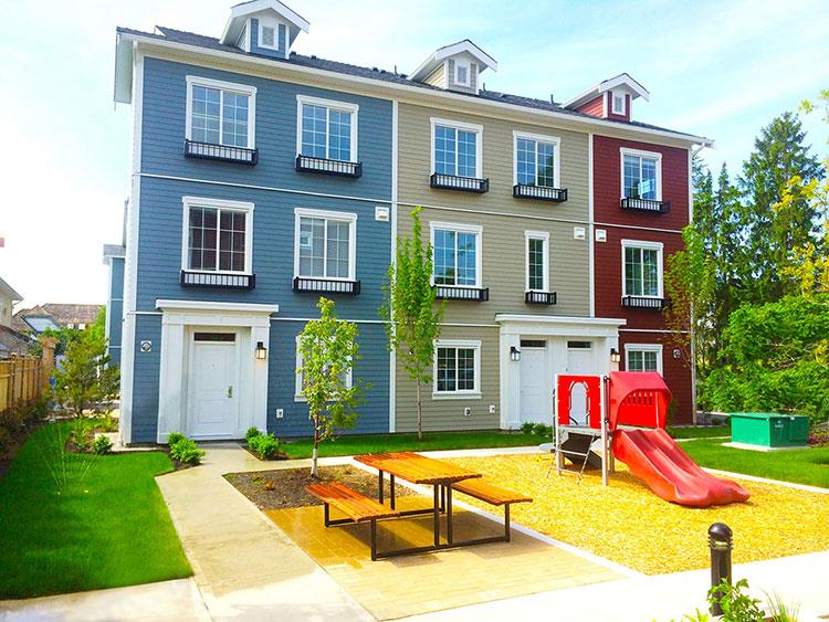 2014_06_30_05_24_45__jade-exterior-back--playground.jpg